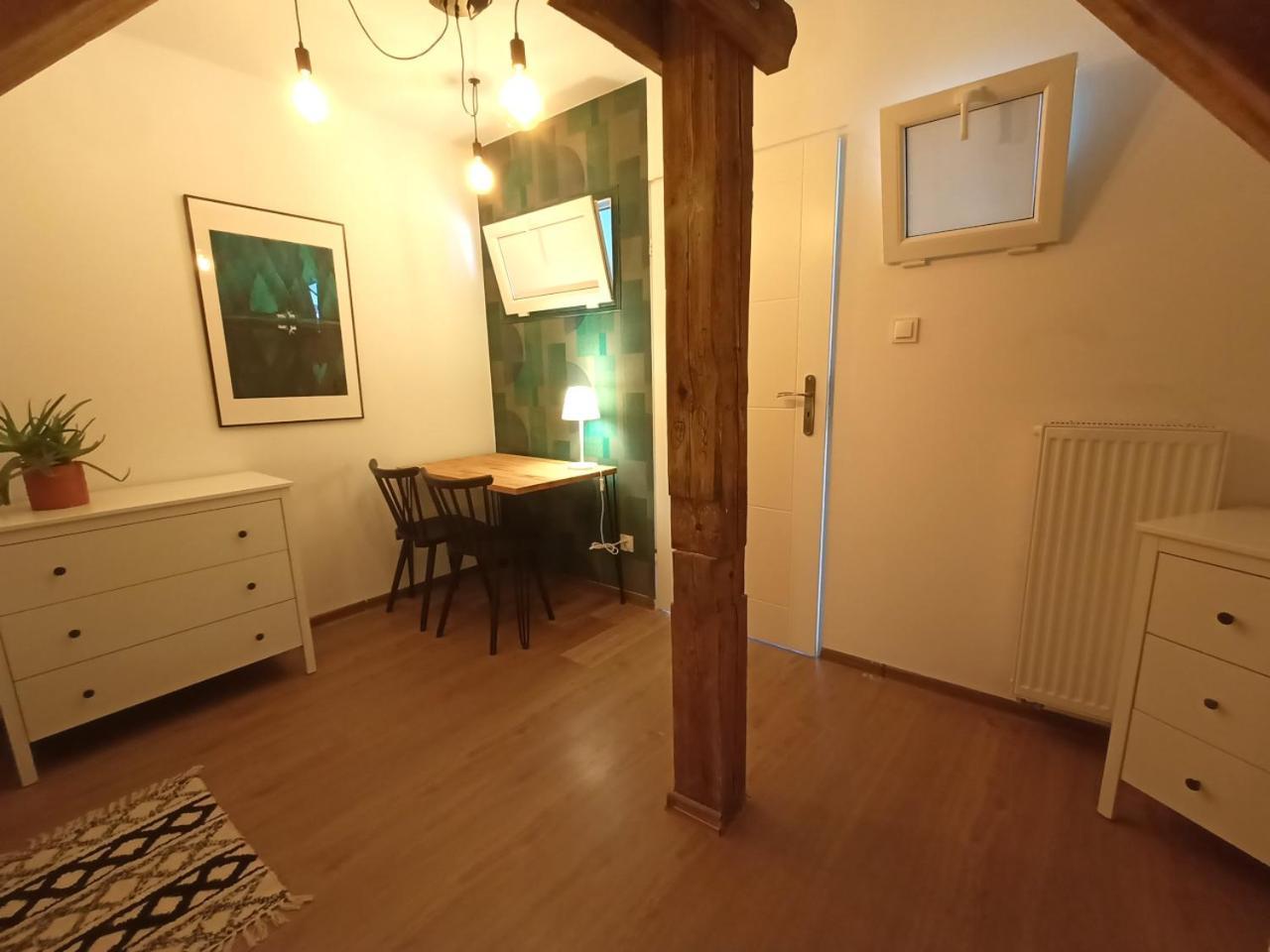 Lemuria Pokoje Hostel Chojnowska A Legnica Extérieur photo