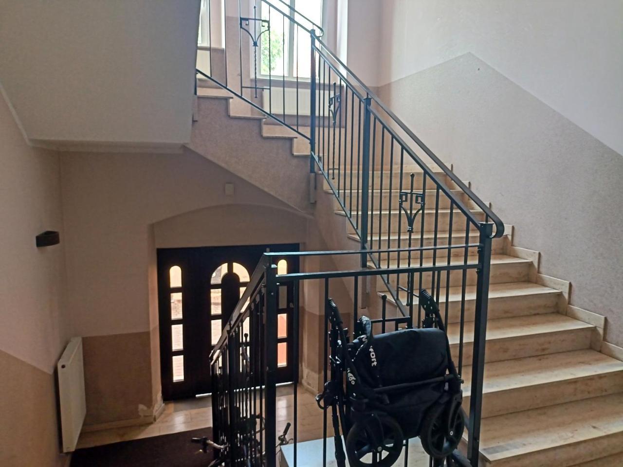 Lemuria Pokoje Hostel Chojnowska A Legnica Extérieur photo