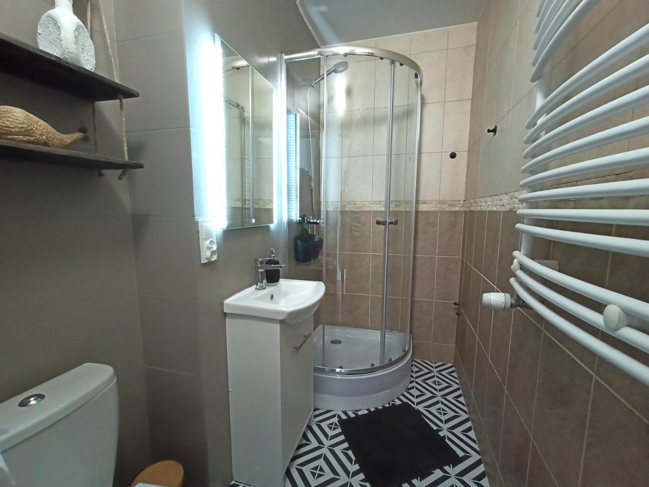 Lemuria Pokoje Hostel Chojnowska A Legnica Extérieur photo