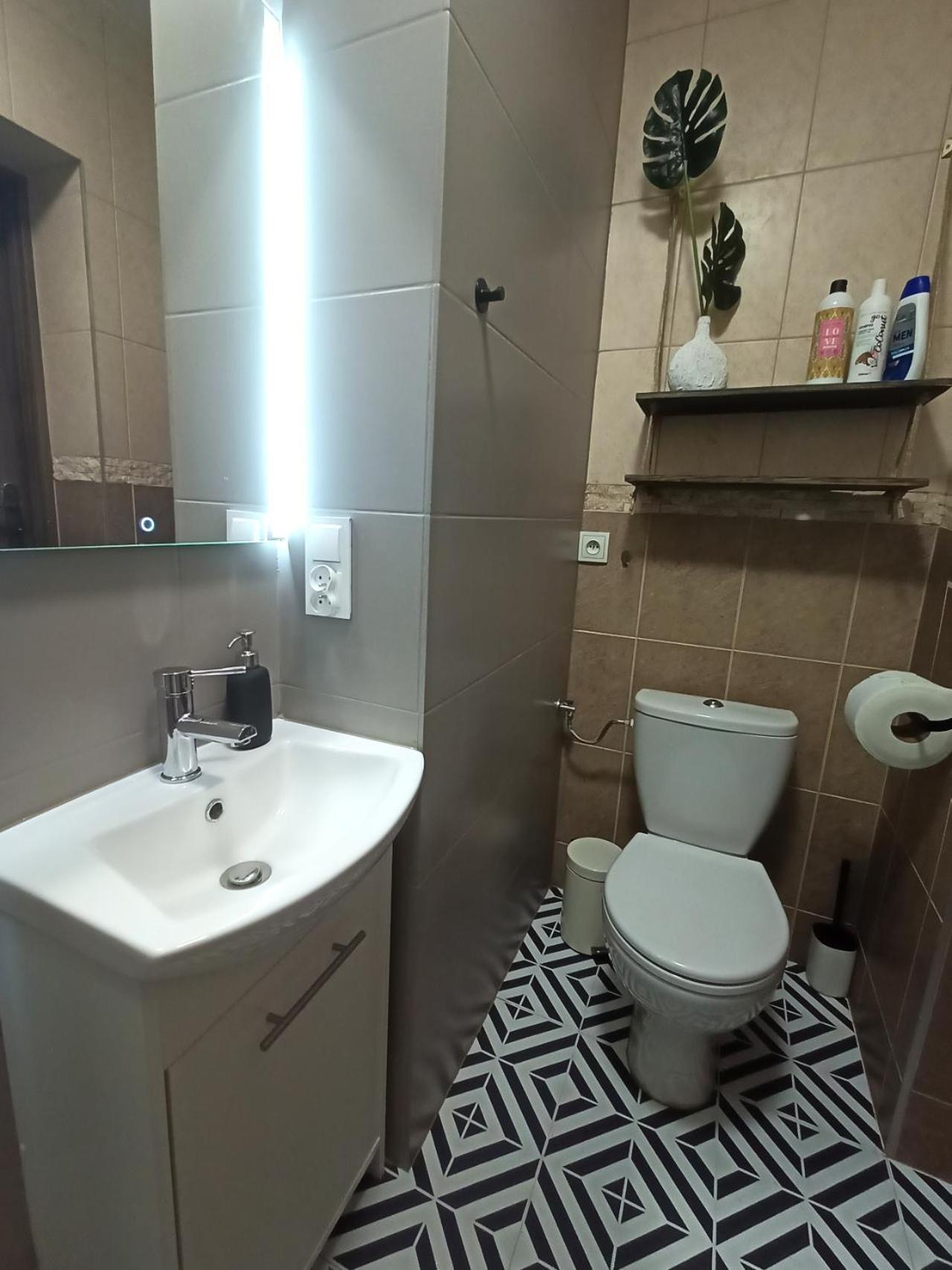 Lemuria Pokoje Hostel Chojnowska A Legnica Extérieur photo