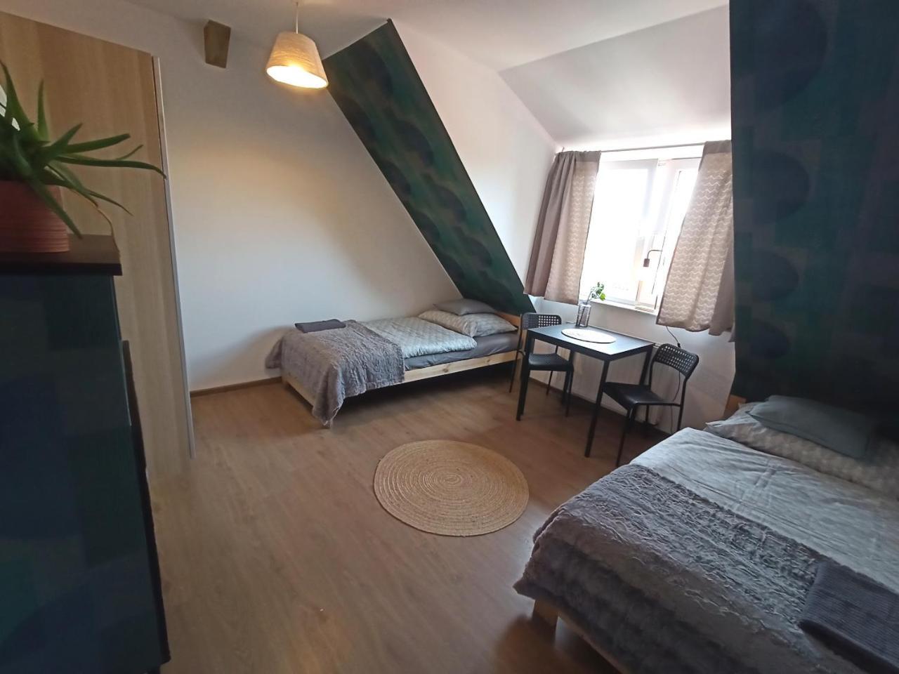 Lemuria Pokoje Hostel Chojnowska A Legnica Extérieur photo