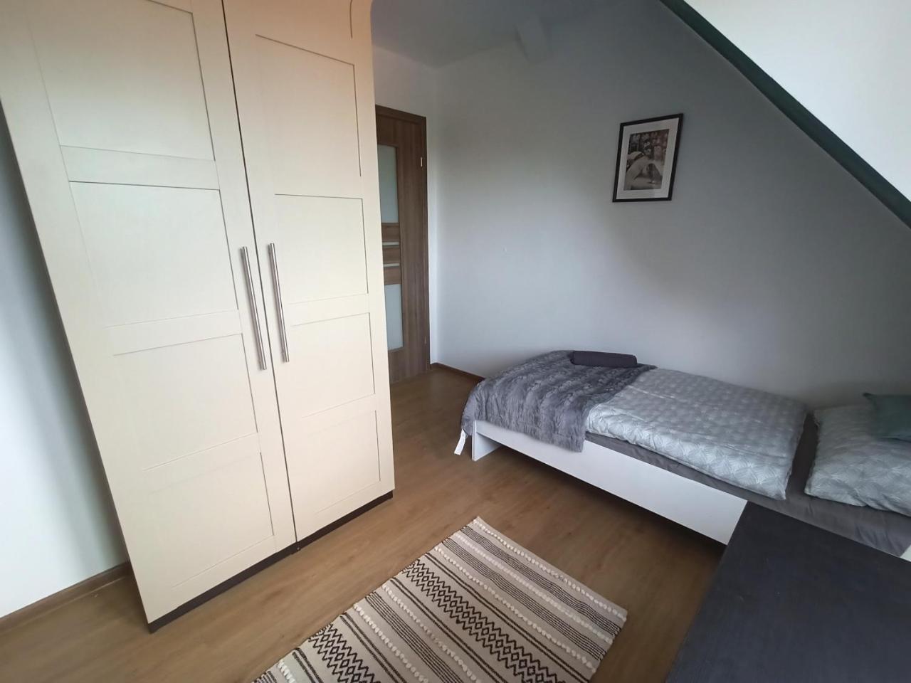 Lemuria Pokoje Hostel Chojnowska A Legnica Extérieur photo