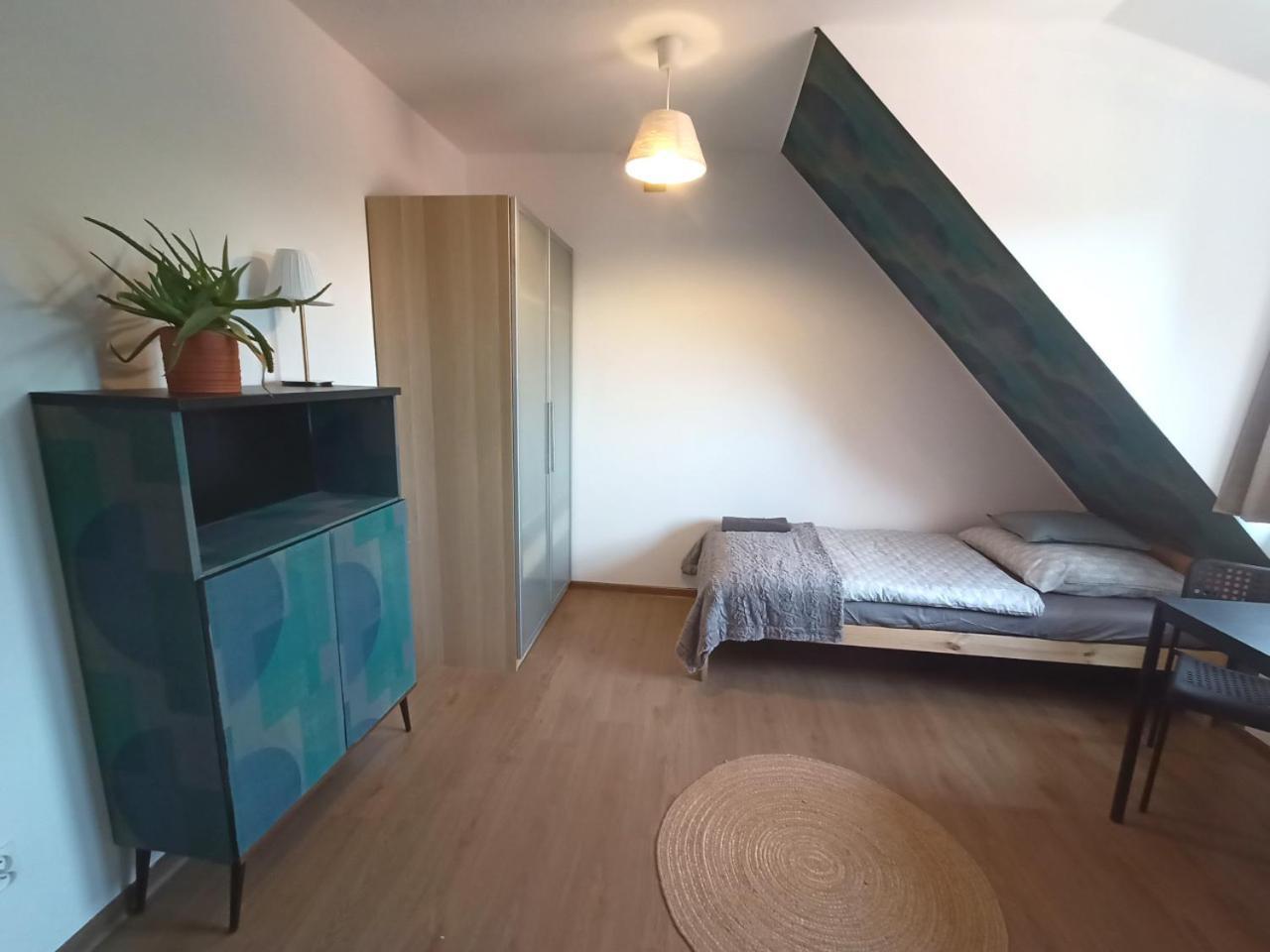 Lemuria Pokoje Hostel Chojnowska A Legnica Extérieur photo