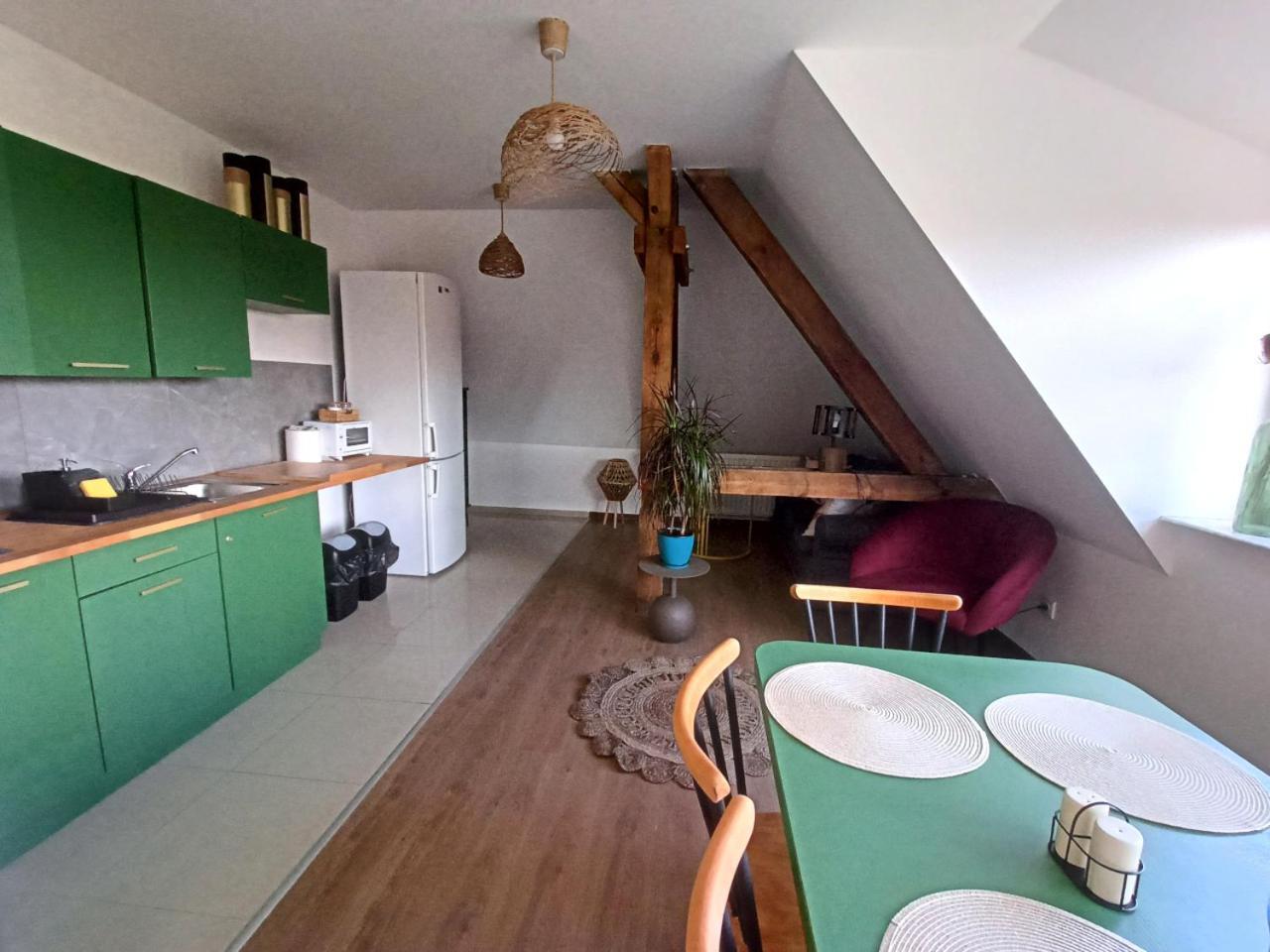 Lemuria Pokoje Hostel Chojnowska A Legnica Extérieur photo